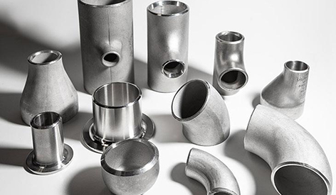 Under what circumstances can stainless steel pipe fittings be welded with argon arc welding, and under what circumstances can electric arc welding be used